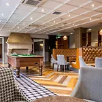 Hotel Cedar Court