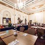 Hotel Cedar Court 4*