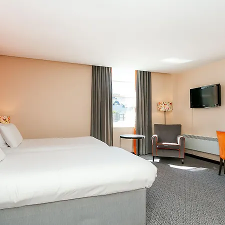 Hotel Cedar Court