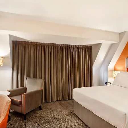 Cedar Court 4*