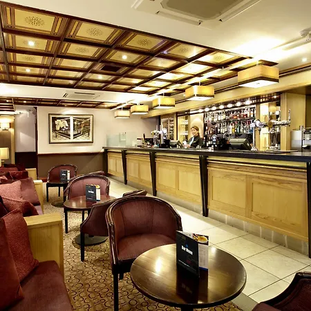 Hotel Cedar Court 4*