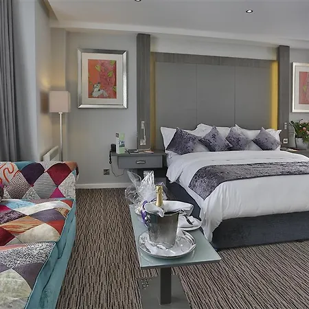 Cedar Court 4*