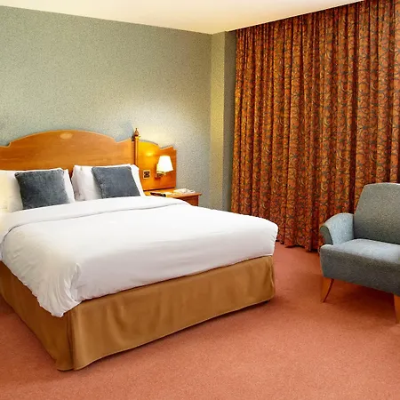 Cedar Court 4*