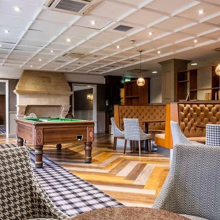 Hotel Cedar Court