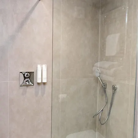 Cedar Court Otel 4*