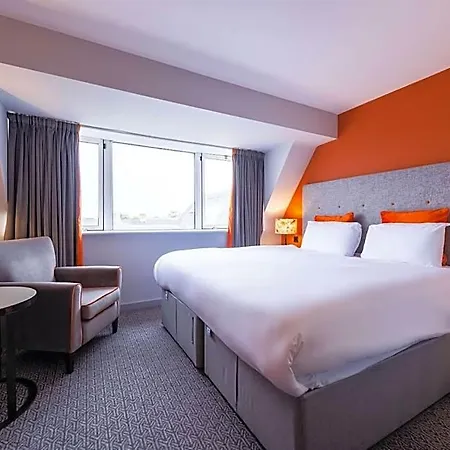 Cedar Court 4*