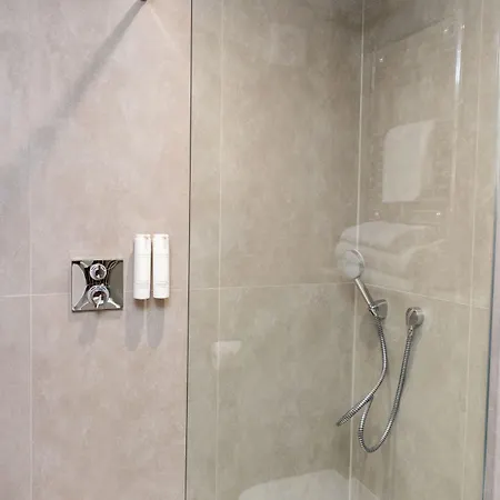 Cedar Court Otel 4*