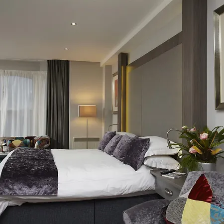 Hotel Cedar Court