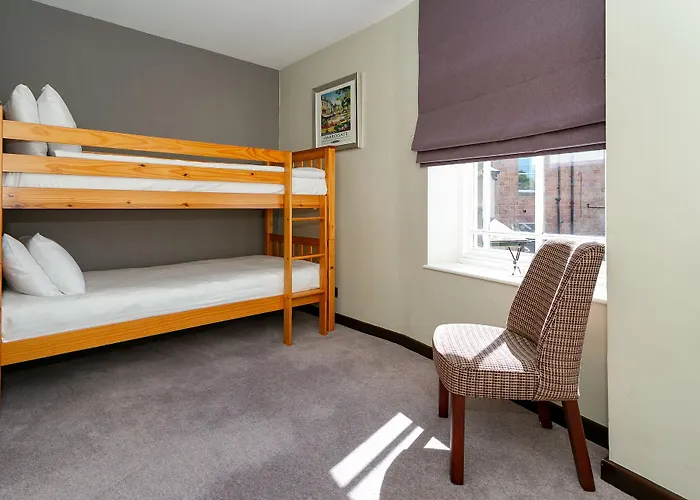 Hotel Cedar Court 4*