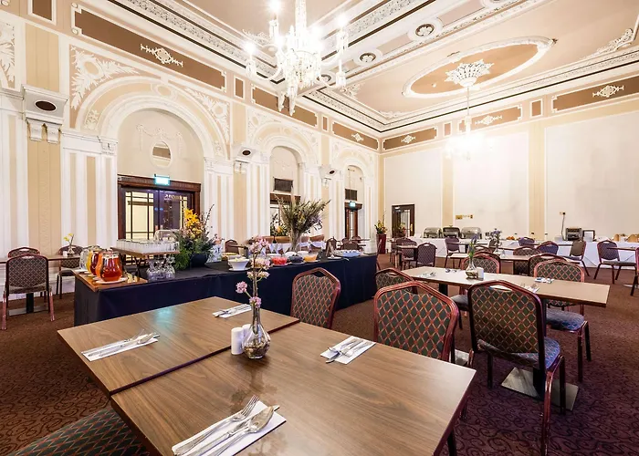 Hotel Cedar Court 4*