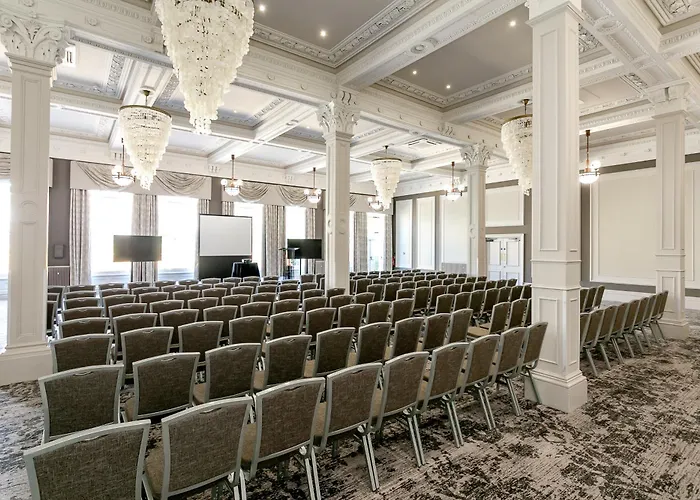 Hotel Cedar Court 4*