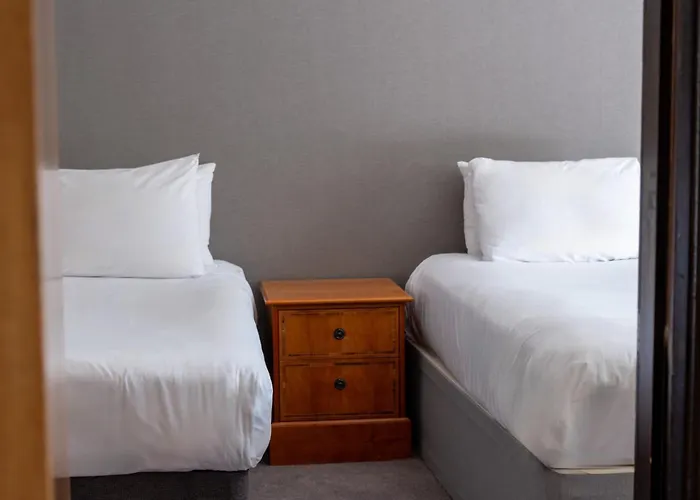 Hotel Cedar Court 4*