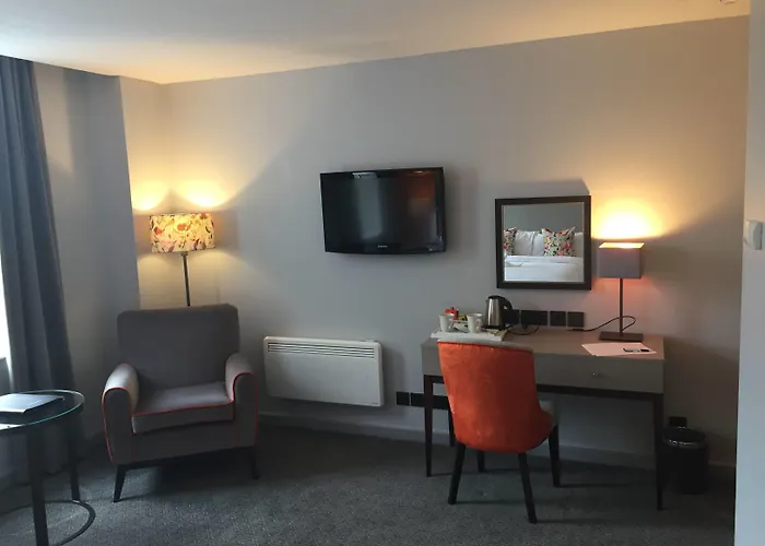 Cedar Court Hotel 4*