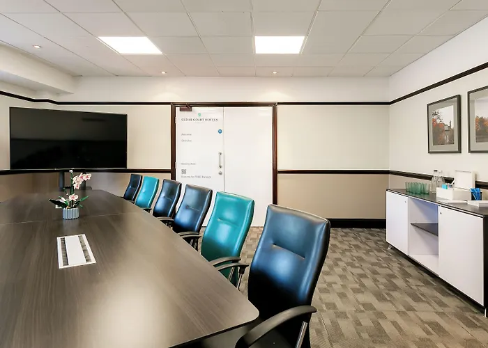 Cedar Court Hotel 4*