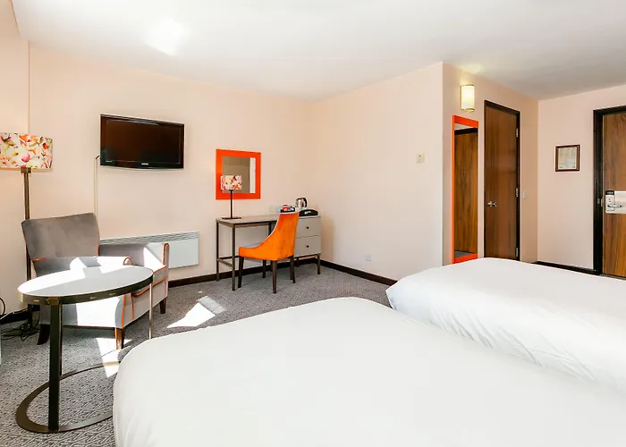 Hotel Cedar Court 4*