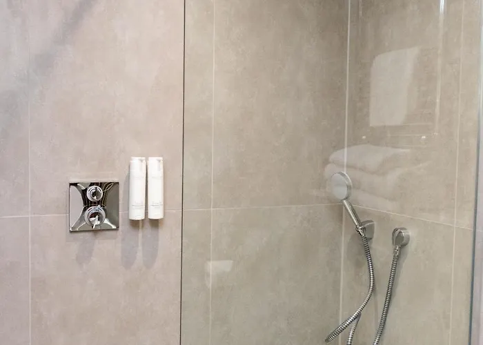 Cedar Court Hotel 4*