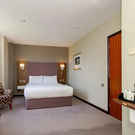 Cedar Court 4*