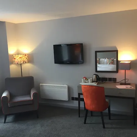 Cedar Court Hotel 4*