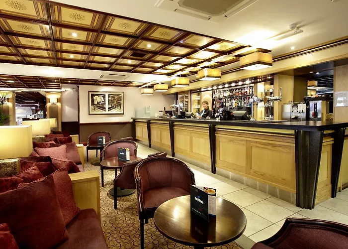 Hotel Cedar Court 4*