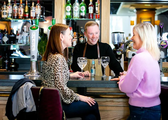 Hotel Cedar Court 4*